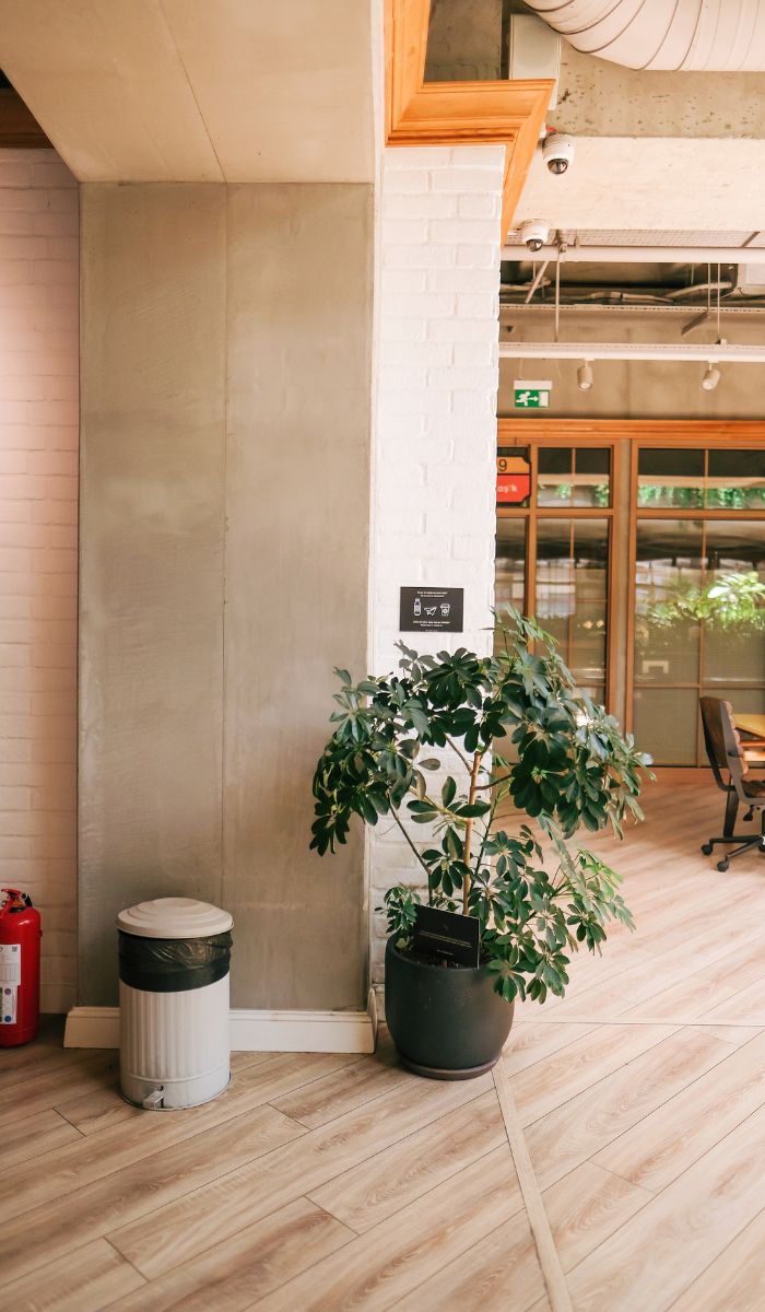 What is the average salary range for workers in the commercial cleaning industry?